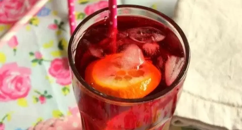 Recette infusion fraîcheur d’hibiscus aux agrumes.